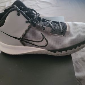 Mens Nike Kyrie Flytraps